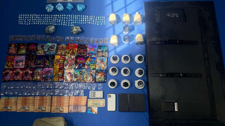 DNCD desmantela sistema de cámaras y arresta mujer con cocaína, marihuana y crack en Sabana Perdida