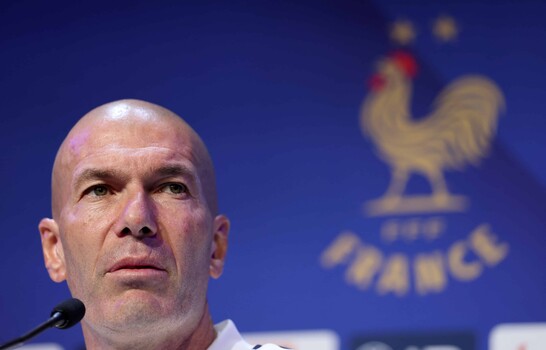 Italia amarga con un empate, el histórico estreno de Zidane en Francia