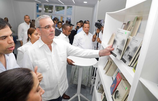 Abinader destaca acogida de la Feria del Libro e invita a niños y jóvenes a cultivar la lectura