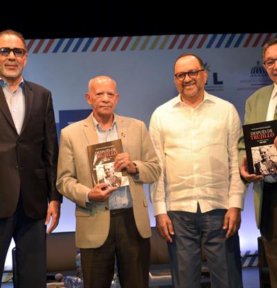 Libro de Antoliano Peralta se coloca entre los más vendidos de la Feria del Libro