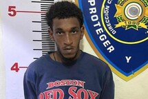 Hombre buscado por robo agravado se entrega a la Policía en La Vega