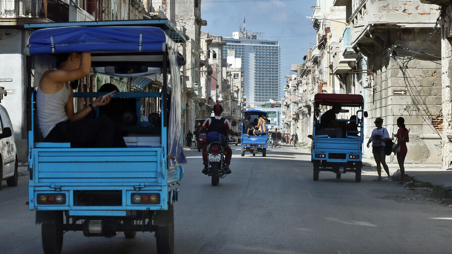 Salario medio en Cuba se ubica en 7,354 pesos o 9 dólares al cambio informal Salario medio en Cuba se ubica en 7,354 pesos o 9 dólares al cambio informal