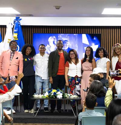 La serie La Familia Espejo se estrena hoy en RTVD