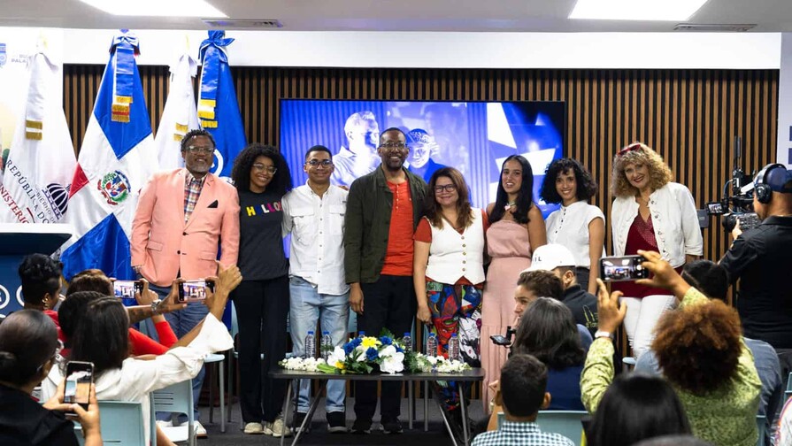 La serie La Familia Espejo se estrena hoy en RTVD