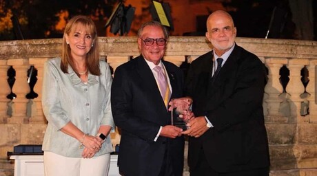 Frank Rainieri recibe el WTTC Icon Award por su contribución al desarrollo de Punta Cana