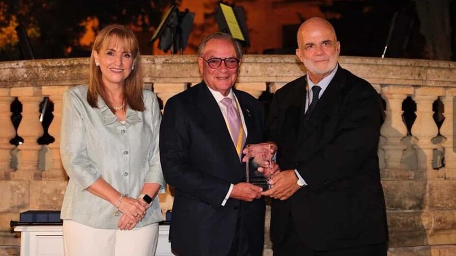 Frank Rainieri recibe el WTTC Icon Award por su contribución al desarrollo de Punta Cana