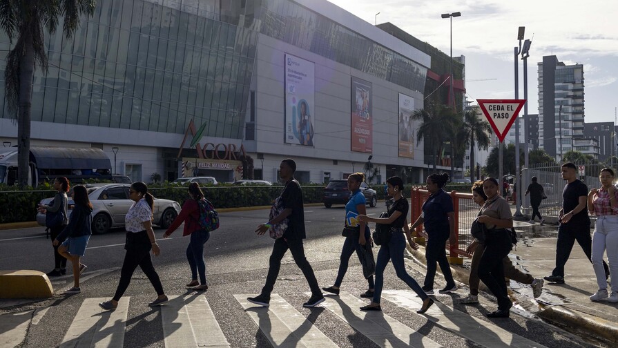 Mujeres encabezan la población en edad de trabajar en la República Dominicana