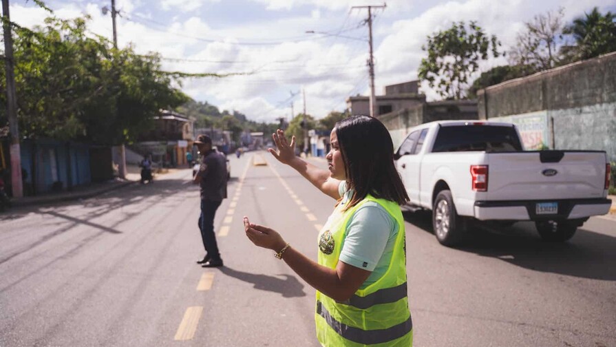 Hillary y Enmy, las primeras alumnas reconocidas como Estudiantes de la Semana Hillary y Enmy, las primeras alumnas reconocidas como Estudiantes de la Semana