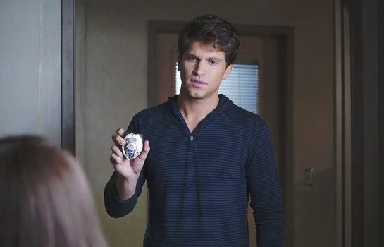 Golpean y asaltan en plena calle al actor Keegan Allen, conocido por Pretty Little Liars