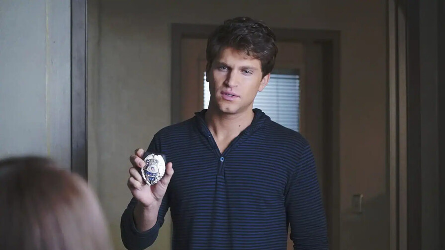 Golpean y asaltan en plena calle al actor Keegan Allen, conocido por Pretty Little Liars Golpean y asaltan en plena calle al actor Keegan Allen, conocido por Pretty Little Liars