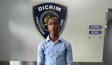 Se entregan dos hombres buscados por la Policía