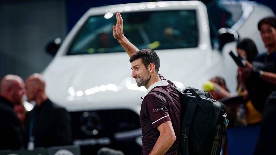 Un Djokovic agotado cae eliminado en su debut en el Masters 1000 de Shanghái Un Djokovic agotado cae eliminado en su debut en el Masters 1000 de Shanghái