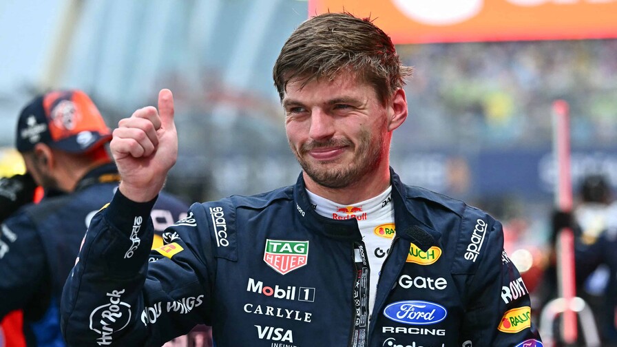Tormenta perfecta para Verstappen en Singapur con victoria en esprint y pole