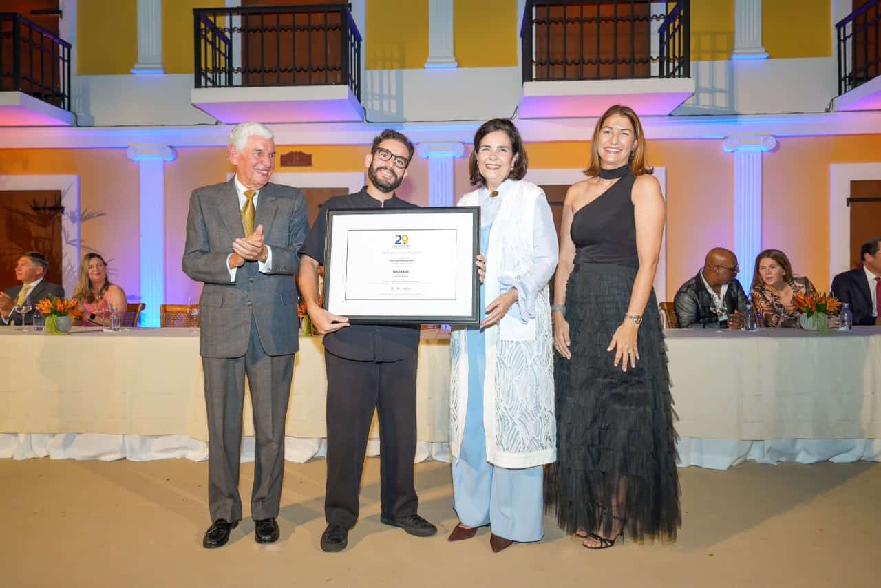Nazario fue premiado con la Residencia María Rosa León en Delfina Foundation en Londres por su obra, Serie Artefacto 1892, auspiciada por la familia Aguayo Saladín.