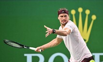 Zverev avanza a octavos en Shanghái, Shelton cae eliminado