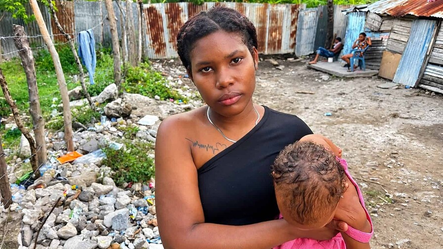 Niña de diez meses queda huérfana tras crimen que familiares atribuyen a una emboscada en Cabral Niña de diez meses queda huérfana tras crimen que familiares atribuyen a una emboscada en Cabral