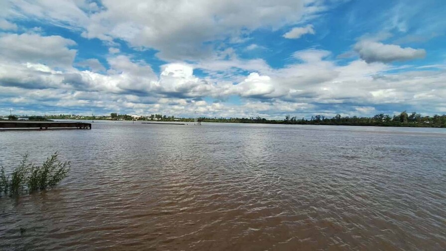 Desborde del río Uruguay por fenómeno de El Niño obliga a evacuaciones en Argentina