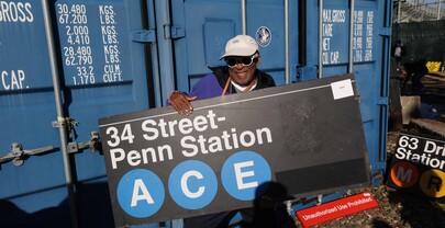 Un pedacito de Nueva York en venta: el metro convierte sus viejos objetos en tesoros