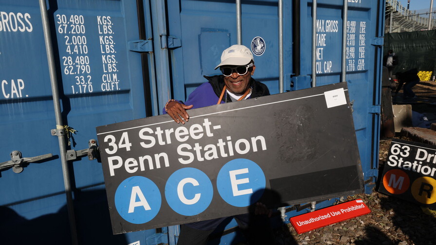Un pedacito de Nueva York en venta: el metro convierte sus viejos objetos en tesoros Un pedacito de Nueva York en venta: el metro convierte sus viejos objetos en tesoros