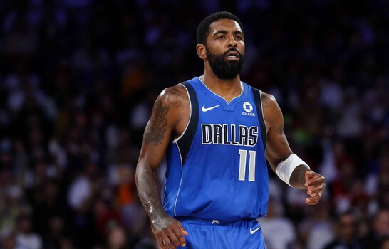 Kirie Irving lidera la anotación de Dallas en Macao en su retorno a las pistas