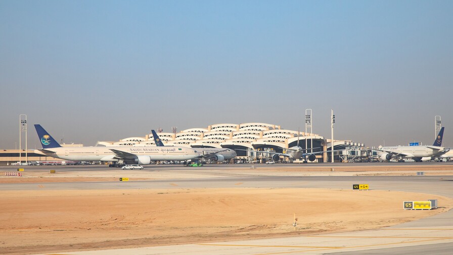 Hutíes dicen haber atacado de nuevo aeropuerto Rey Khaled de Riad con un misil balístico Hutíes dicen haber atacado de nuevo aeropuerto Rey Khaled de Riad con un misil balístico