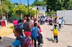 Hombre armado irrumpe en escuela y amenaza con matar al director en Barahona