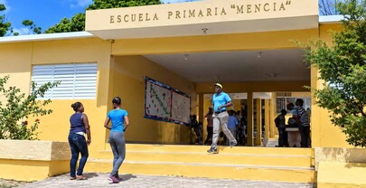 Escuela de Barahona sigue sin Policía Escolar tras agresión contra su director