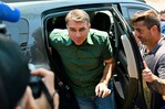 Flávio Bolsonaro visita a su padre en prisión domiciliaria a 12 días del balotaje en Brasil