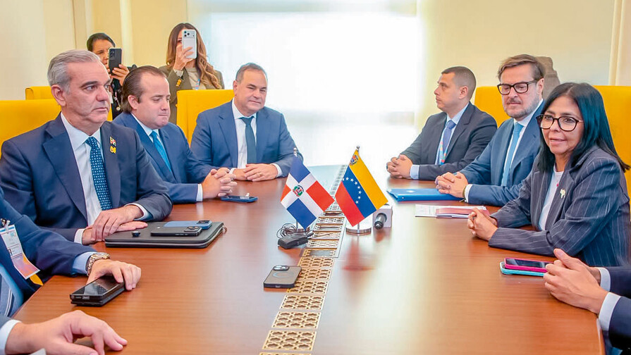 Abinader negocia compra de combustibles a Venezuela Abinader negocia compra de combustibles a Venezuela