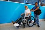 Pacientes se quedan sin consultas en Santiago por huelga médica de 24 horas