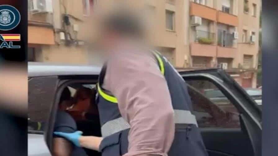 Desarticulan en España red que llevaba dominicanos a Europa con pasaportes colombianos fraudulentos Desarticulan en España red que llevaba dominicanos a Europa con pasaportes colombianos fraudulentos