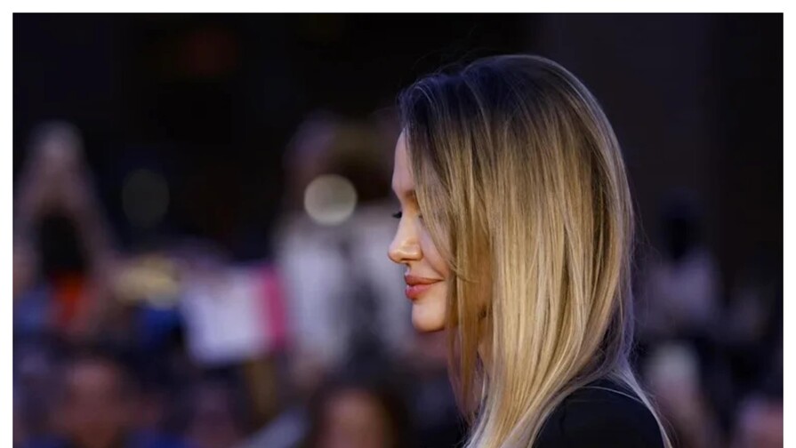La millonaria suma por la que Angelina Jolie vendió una de sus mansiones en Los Ángeles La millonaria suma por la que Angelina Jolie vendió una de sus mansiones en Los Ángeles