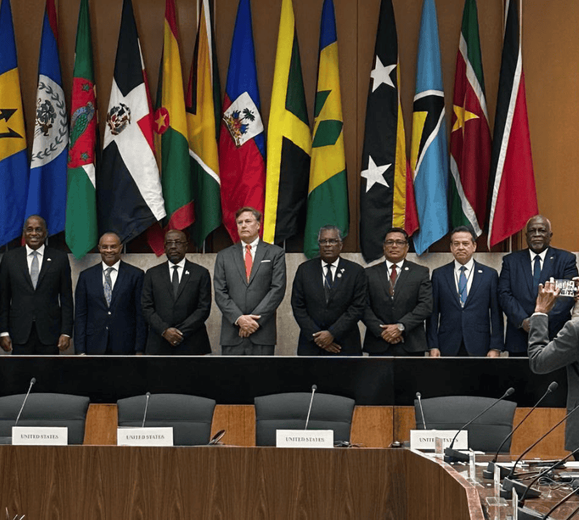Representantes de gobiernos del Caribe, incluido el canciller dominicano Víctor -Ito- Bisonó, durante la reunión en Washinton.