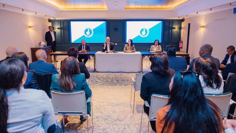 Abinader pide a aspirantes presidenciales del PRM no atacarse entre ellos ni desmeritarse entre sí