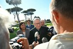 El papa celebra misa en el hospital después de la operación de cáncer El papa celebra misa en el hospital después de la operación de cáncer