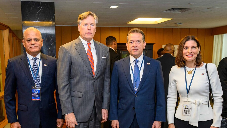 Canciller Bisonó propone impulsar inversión, proyectos y seguridad entre EE. UU. y el Caribe Canciller Bisonó propone impulsar inversión, proyectos y seguridad entre EE. UU. y el Caribe