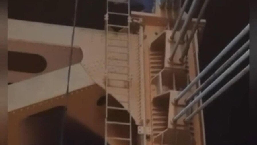 Bomberos rescatan por tercera ocasión a hombre que intentó lanzarse del puente Hermanos Patiño Bomberos rescatan por tercera ocasión a hombre que intentó lanzarse del puente Hermanos Patiño