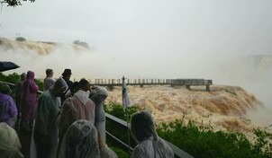 Cierran temporalmente cataratas del Iguazú por crecidas en Argentina debido al El Niño