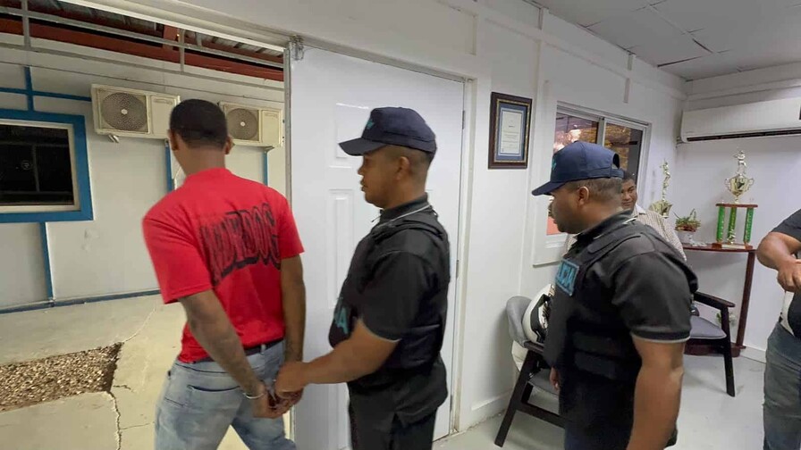 Se entrega joven vinculado a asalto contra regidor y su esposa en Villa González Se entrega joven vinculado a asalto contra regidor y su esposa en Villa González