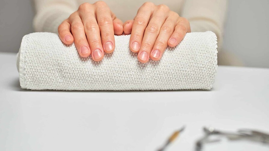 Uñas cortas y sin esmalte, la tendencia de manicura que apuesta por la belleza natural en 2026