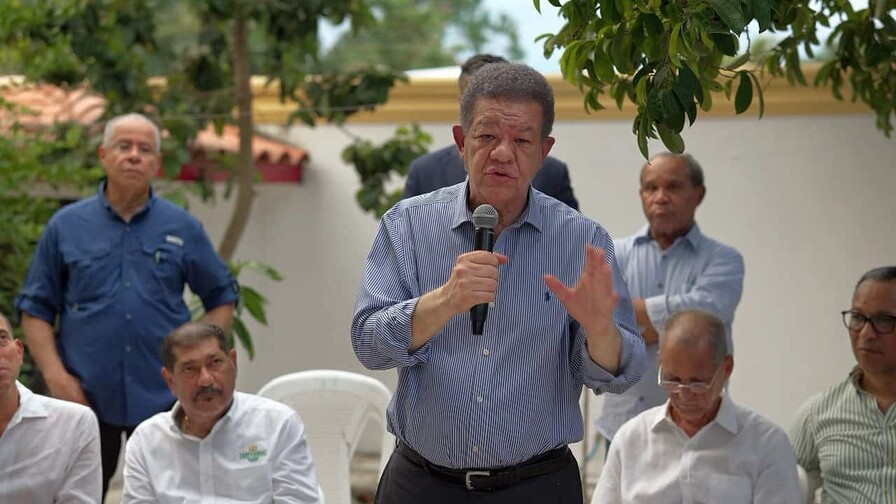 Leonel Fernández critica al Gobierno por imponer medidas a arroceros sin escucharlos