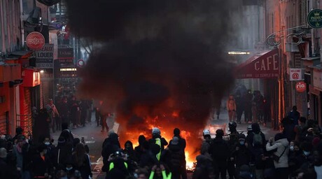 París vive nuevo episodio de violencia y saqueos en torno a la plaza de la República