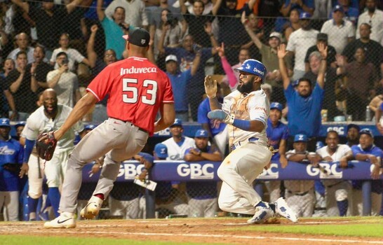 Emilio Bonifacio rompe récord histórico de anotadas, el Licey deja en el terreno al Escogido