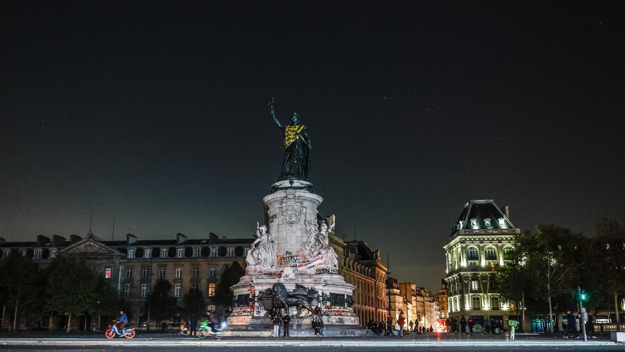 Francia adopta toques de queda en París y más ciudades para atajar disturbios y saqueos