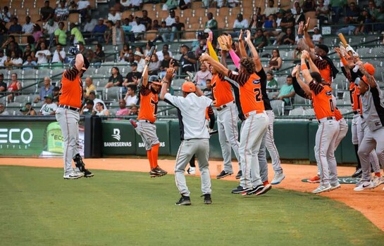 Jonrones y pitcheo conducen victoria de los Toros 6-4 sobre las Estrellas