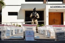 Interceptan lancha con más de una tonelada de presunta cocaína en Pedernales
