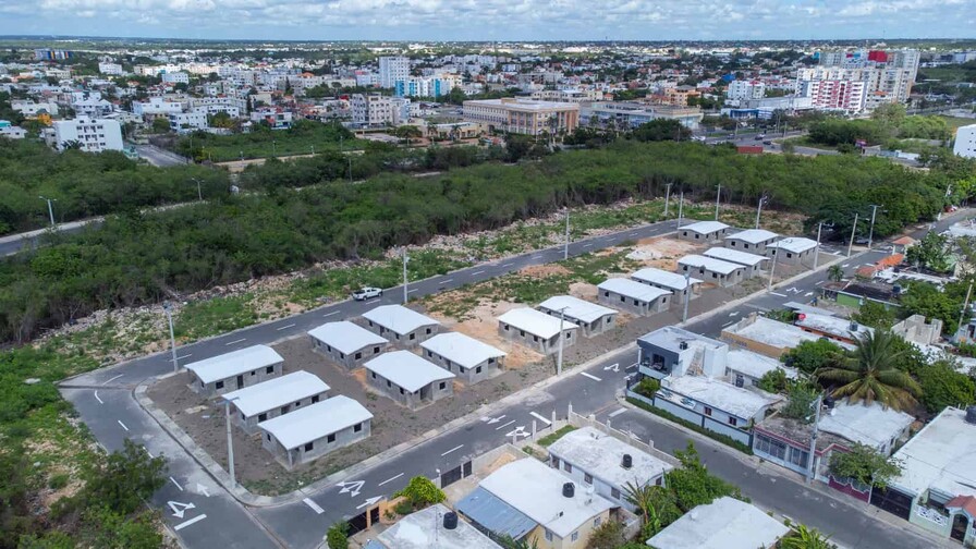Central Romana dona 16 viviendas a empleados en La Romana