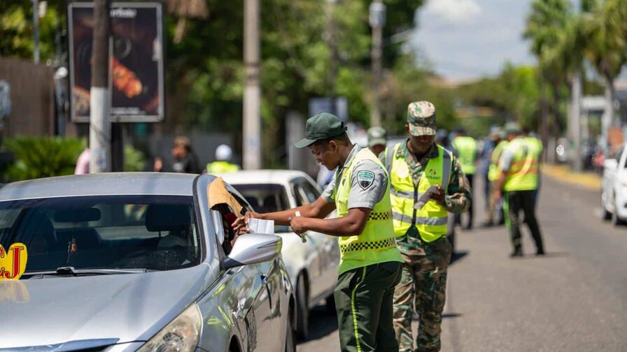 Fiscalizan 15 vehículos por operar sin autorización en corredores del Distrito Nacional