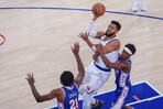 Sixers le amargan el festejo de campeones a los Knicks; Towns tuvo un doble doble