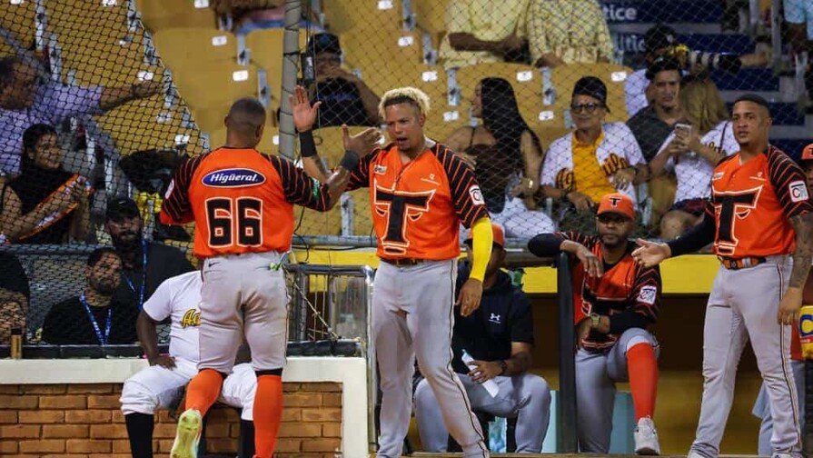 Toros exhiben su poder con tres jonrones y vuelven a imponerse a las Águilas Toros exhiben su poder con tres jonrones y vuelven a imponerse a las Águilas